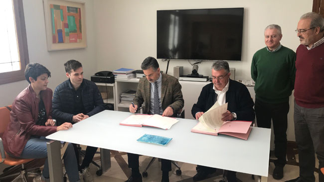Momento de la firma del convenio