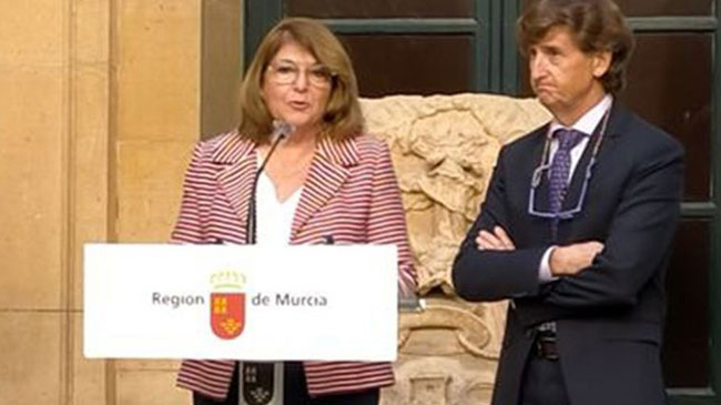 Ram&oacute;n Palaz&oacute;n, a la derecha, con la consejera Mabel Campuzano en una imagen de archivo