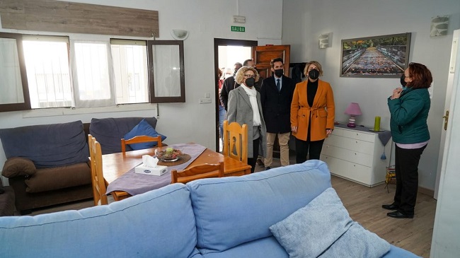 El director general de Vivienda, Jos&eacute; Francisco Lajara, y la alcaldesa de Cartagena, Noelia Arroyo, en las instalaciones de La Huertecica