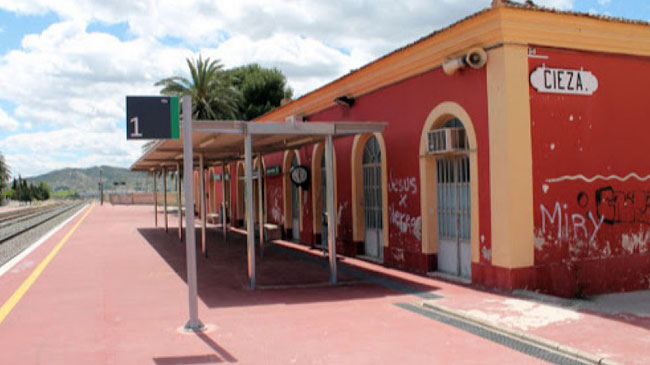L&iacute;nea ferroviaria a su paso por Cieza, una l&iacute;nea ni siquiera electrificada