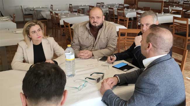 Dirigentes del PSOE reunidos con empresarios de Los Camachos