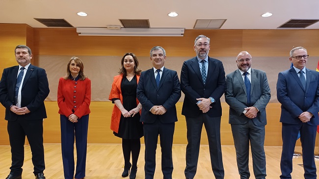 El consejero Juan Mar&iacute;a V&aacute;zquez y el equipo de la Consejer&iacute;a de Medio Ambiente, Mar Menor, Universidades e Investigaci&oacute;n, tras la toma de posesi&oacute;n de los nuevos directores generales