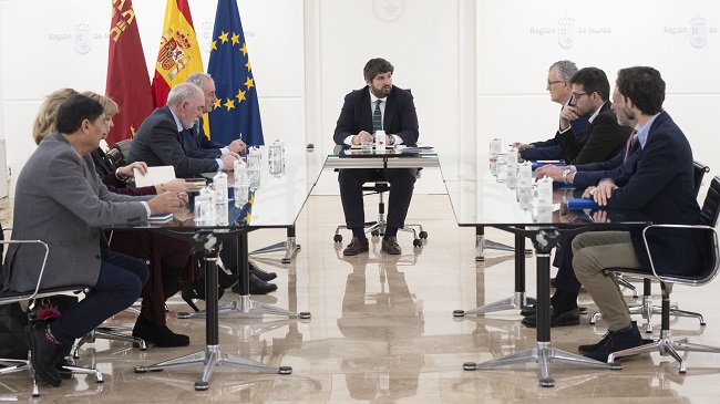 Reuni&oacute;n sobre la cumbre sanitaria en Murcia