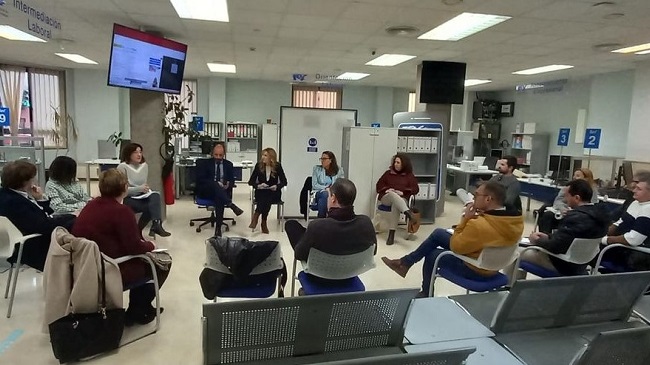 La&nbsp;directora del SEF, Marisa L&oacute;pez, y el director del INFO, Joaqu&iacute;n G&oacute;mez, se reunieron con empresarios de Cieza en la Oficina de Empleo