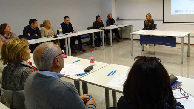 La directora del SEF, reunida con los representantes municipales