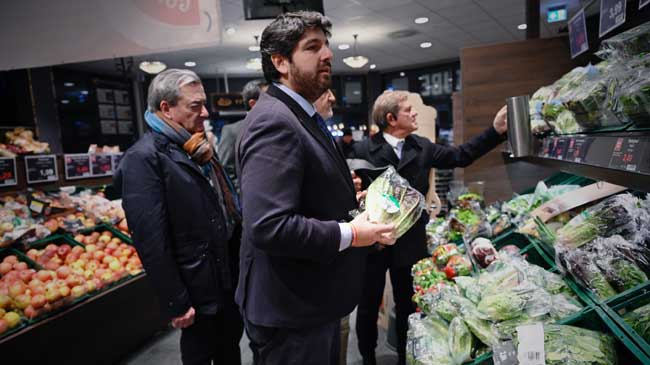López Miras 'inspecciona' supermercados de Berlín López Miras 'inspecciona' supermercados de Berlín