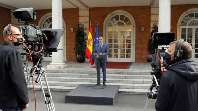 Pedro S&aacute;nchez, en la puerta de La Moncloa