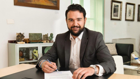 Joaqu&iacute;n Zapata, Alcalde de La Uni&oacute;n, en la firma del documento
