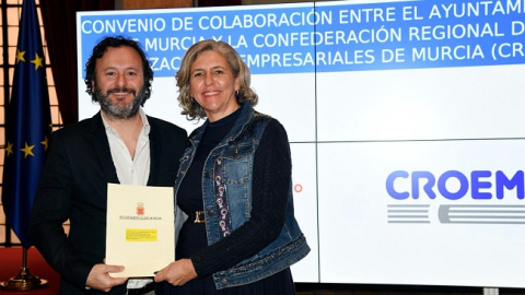 El secretario general de Croem, Ram&oacute;n Avil&eacute;s, y la concejal de&nbsp;Empleo, Mercedes Bernab&eacute;