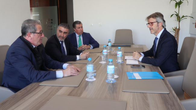 Encuentro mantenido entre la dirección del grupo MurciaEconomía y el consejero de Economía, Luis Alberto Marín. Encuentro mantenido entre la dirección del grupo MurciaEconomía y el consejero de Economía, Luis Alberto Marín.