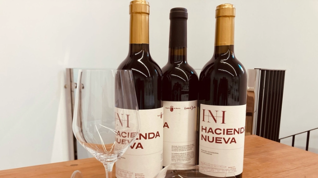 Imagen de los vinos Hacienda Nueva del IMIDA reconocidos en el concurso nacional Vinespaña. Imagen de los vinos Hacienda Nueva del IMIDA reconocidos en el concurso nacional Vinespaña.