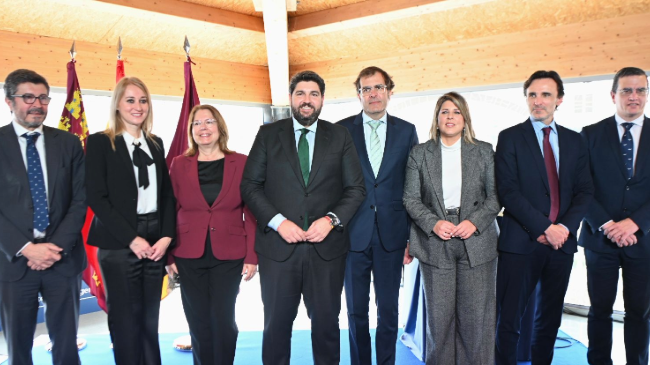 El jefe del Ejecutivo auton&oacute;mico, Fernando L&oacute;pez Miras, presidi&oacute; hoy la toma de posesi&oacute;n del presidente de la Autoridad Portuaria de Cartagena, Pedro Pablo Hern&aacute;ndez.