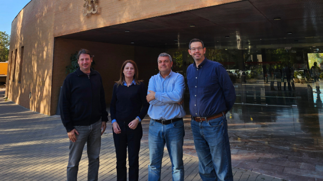 De izquierda a derecha: Ignacio Alcaraz, Victoria Selma, Pedro Martínez Gómez y Felipe Bastida en la entrada del CEBAS-CSIC
