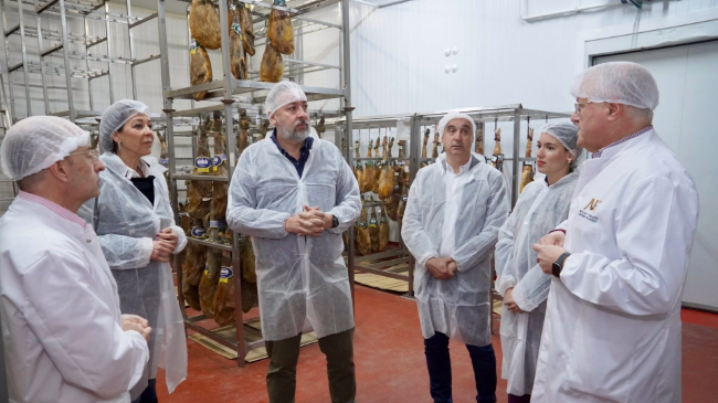 El alcalde de Santomera, Víctor Martínez, visita las instalaciones de la empresa alimentaria 'Nicolás y Valero'. El alcalde de Santomera, Víctor Martínez, visita las instalaciones de la empresa alimentaria 'Nicolás y Valero'.