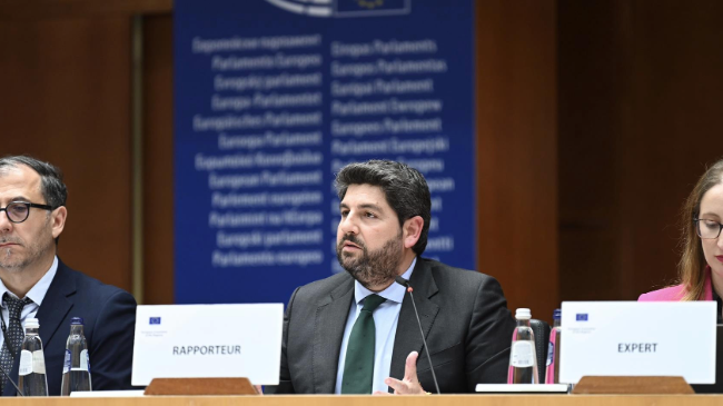 El CDR aprueba el dictamen 'Una industria europea de la defensa fuerte' presentado por L&oacute;pez Miras en Bruselas.