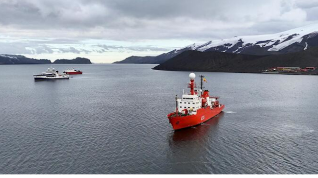 Tres buques oceanogr&aacute;ficos espa&ntilde;oles, juntos en la Ant&aacute;rtida por primera vez.