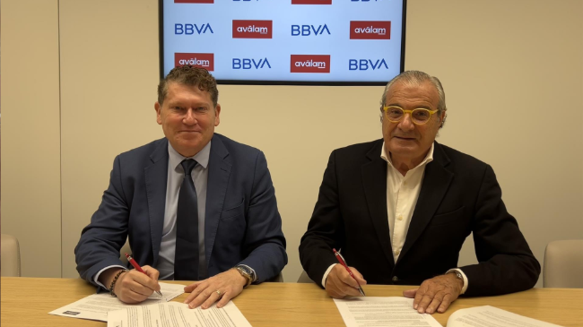El director general de Aválam, Luis Martínez de Salas, y el director Segmento Pymes DT Este de BBVA, Alberto Carretón (Portavoz). El director general de Aválam, Luis Martínez de Salas, y el director Segmento Pymes DT Este de BBVA, Alberto Carretón (Portavoz).