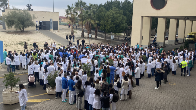 Protestas en el Hospital Virgen de la Arrixaca de Murcia. Protestas en el Hospital Virgen de la Arrixaca de Murcia.