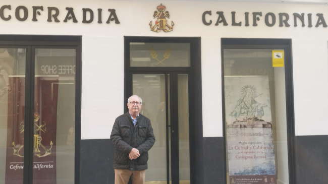 Pedro Ayala, hermano mayor de la Cofradía California. Pedro Ayala, hermano mayor de la Cofradía California.