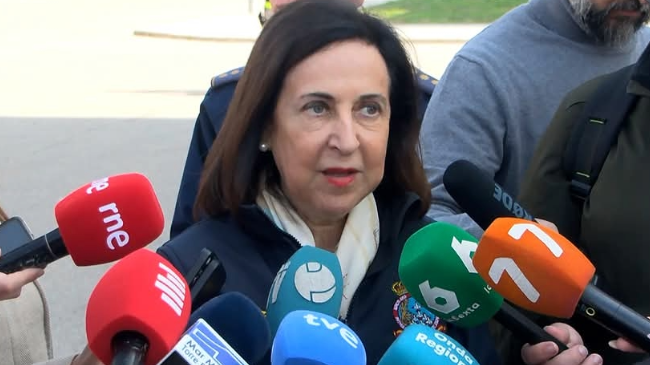 La ministra de Defensa, Margarita Robles, atiende a los medios de comunicación. La ministra de Defensa, Margarita Robles, atiende a los medios de comunicación.