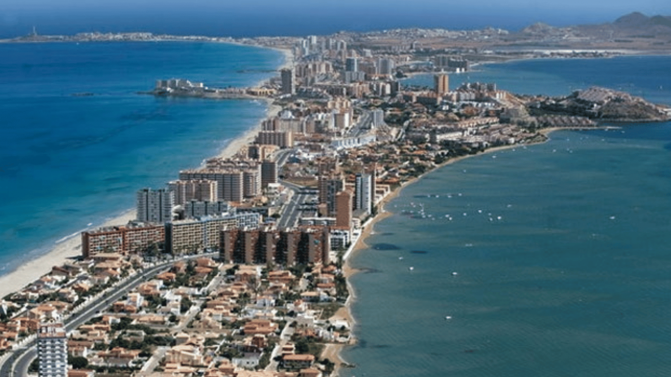 Más de 1.300 firmas respaldan un ayuntamiento propio en La Manga