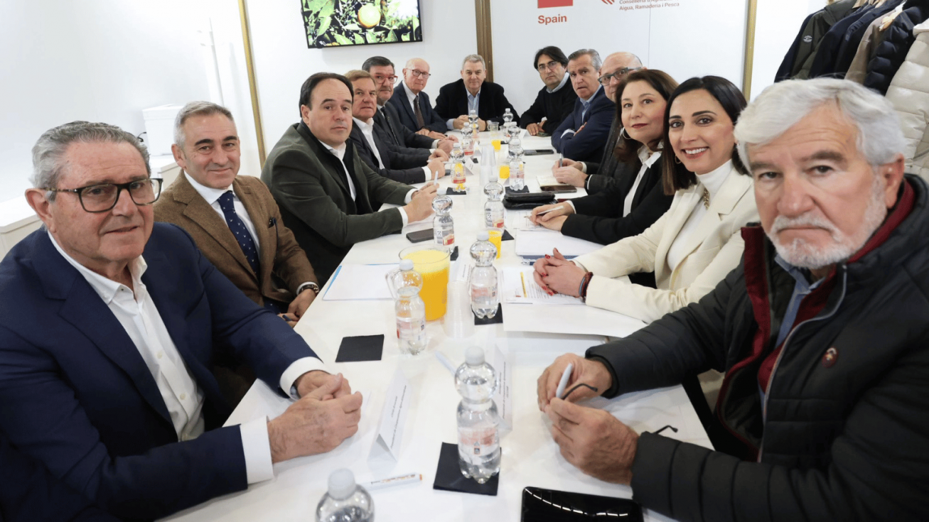 Sara Rubira, Juanfran P&eacute;rez y Manuel G&oacute;mez, junto a representantes agrarios de Murcia, Andaluc&iacute;a y la Comunidad Valenciana - CARM