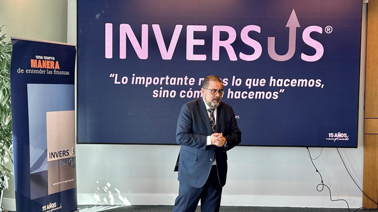 José Manuel Fernández Madrid, CEO de INVERSUS, durante su intervención en la jornada ‘Diversificación en la inversión y la financiación’, celebrada en el Club Antares de la Cámara de Comercio de José Manuel Fernández Madrid, CEO de INVERSUS, durante su intervención en la jornada ‘Diversificación en la inversión y la financiación’, celebrada en el Club Antares de la Cámara de Comercio de