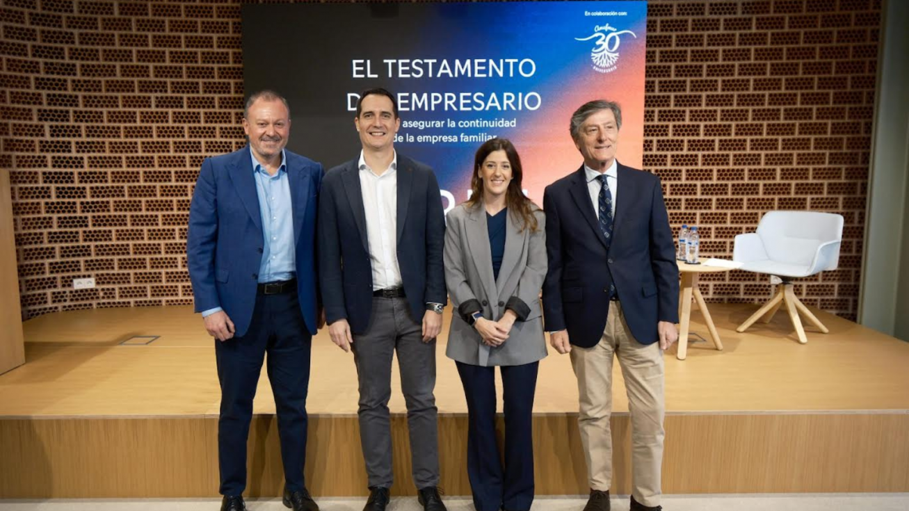 Autoridades asistentes a la jornada &lsquo;El testamento del empresario&rsquo;, organizada por Carrillo y la Asociaci&oacute;n Murciana de la Empresa Familiar (AMEFMUR).
