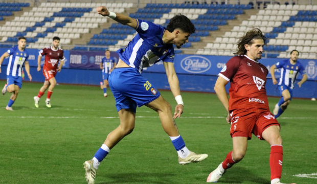 magen del jugador del Lorca Dani García anotando el único gol del partido magen del jugador del Lorca Dani García anotando el único gol del partido