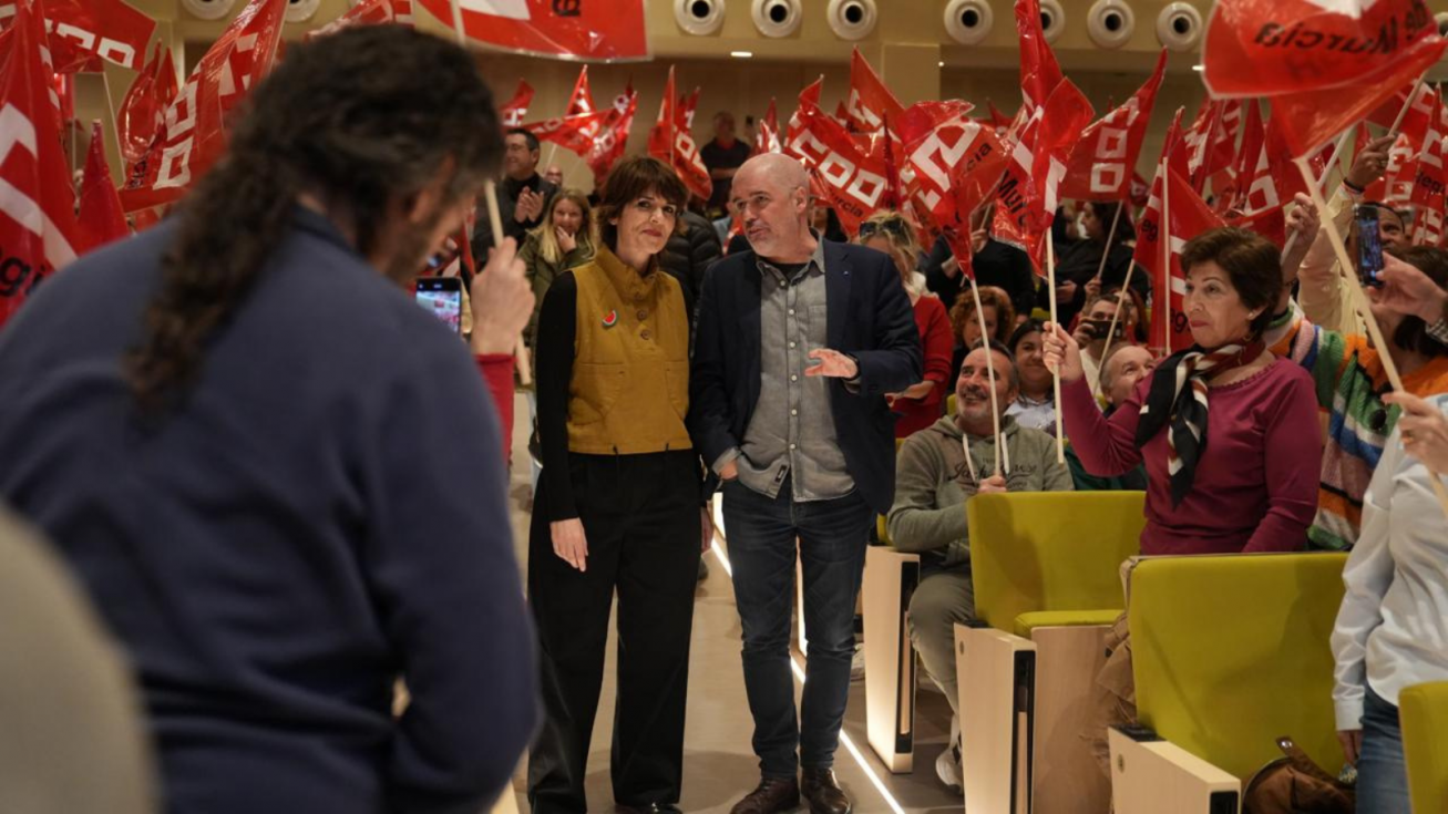 Teresa Fuentes junto a Unai Sordo.