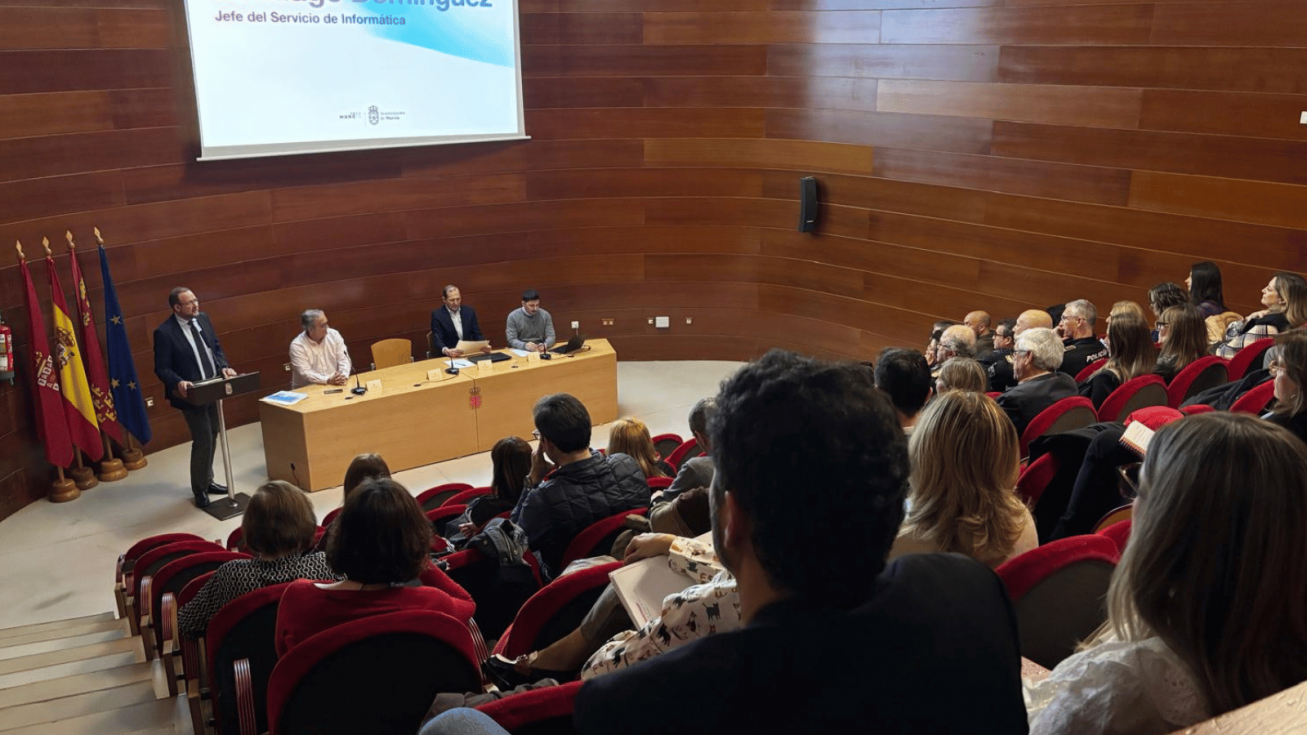 Presentación de ROSI MurcIA, la nueva herramienta propia de Inteligencia Artificial generativa, diseñada por el Ayuntamiento de Murcia Presentación de ROSI MurcIA, la nueva herramienta propia de Inteligencia Artificial generativa, diseñada por el Ayuntamiento de Murcia