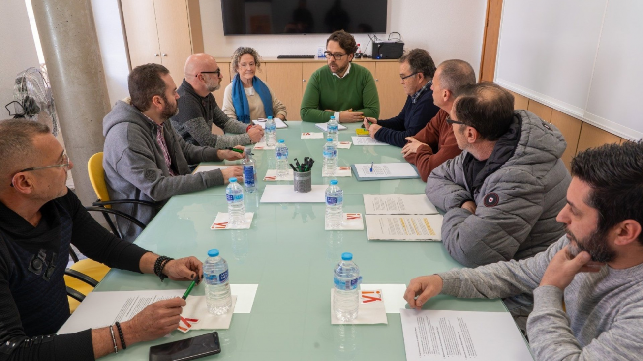 El concejal de Empleo, Álvaro Valdés, se ha reunido con el Comité de Empresas Auxiliares de Sabic. El concejal de Empleo, Álvaro Valdés, se ha reunido con el Comité de Empresas Auxiliares de Sabic.