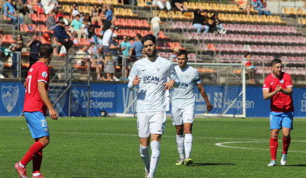 Los centrales de UCAM CF Fer Román y Javi Ramírez en el partido ante el CD Estepona / UCAM Murcia CF Los centrales de UCAM CF Fer Román y Javi Ramírez en el partido ante el CD Estepona / UCAM Murcia CF