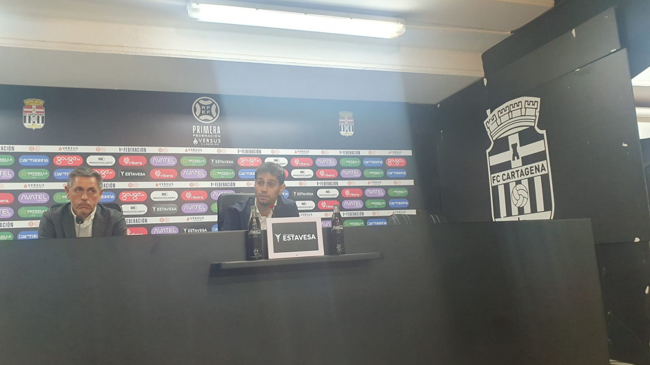 Alejandro Arribas comparece ante los medios de comunicaci&oacute;n.