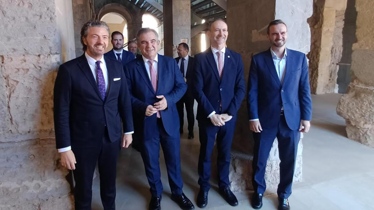 El consejero de Medio Ambiente, Universidades, Investigaci&oacute;n y Mar Menor, Juan Mar&iacute;a V&aacute;zquez, junto al rector de la Universidad Polit&eacute;cnica de Cartagena, Mathieu Kessler, y al presidente de la Federaci&oacute;n Regional de Empr