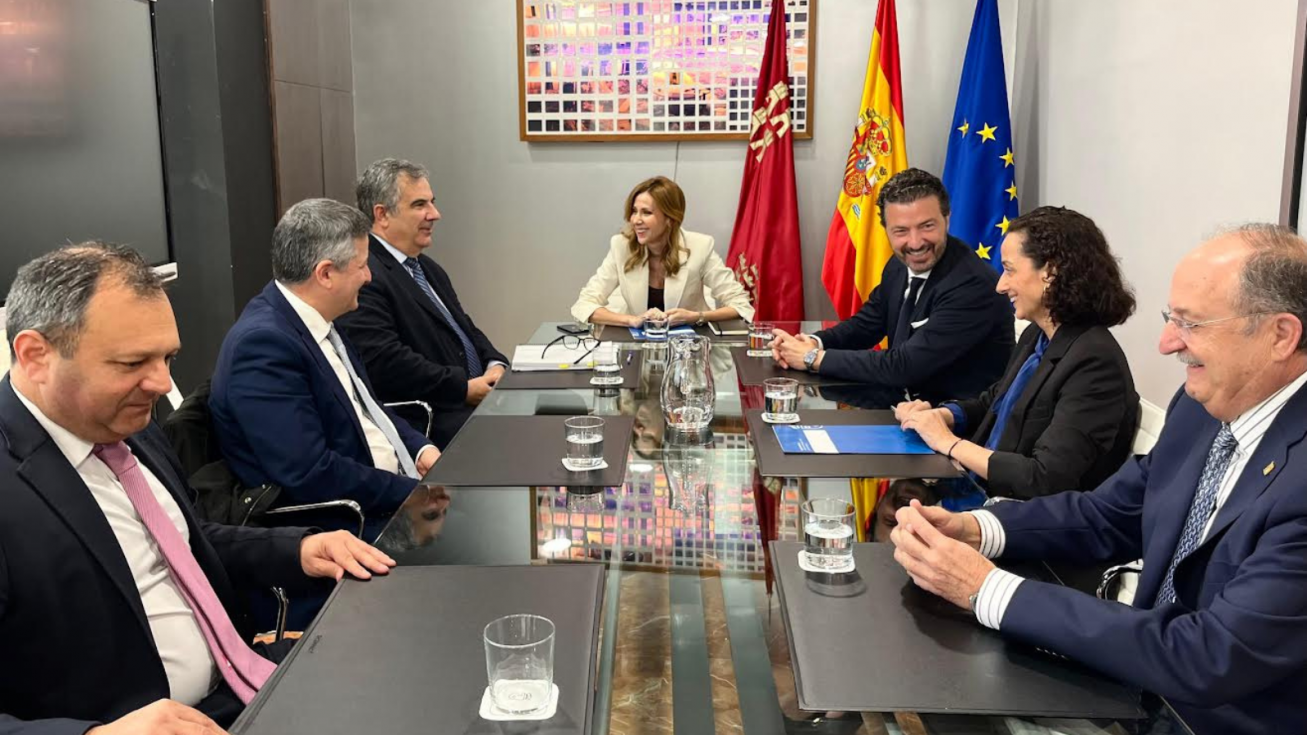 Reuni&oacute;n mantenida entre el Gobierno regional y representantes de la patronal.