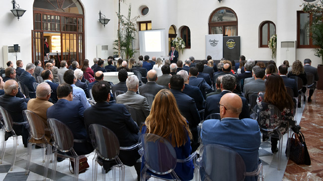 Jos&eacute; Mar&iacute;a Albarrac&iacute;n, ante los asociados a Amefmur