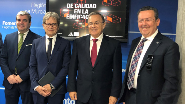 El consejero de Fomento y miembros del jurado