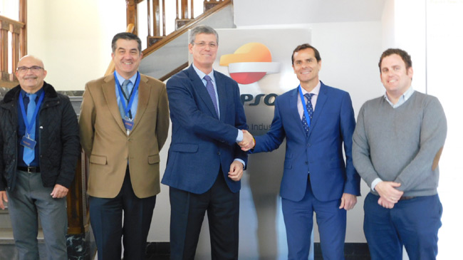 La directiva del COIIRM en la refiner&iacute;a de Repsol