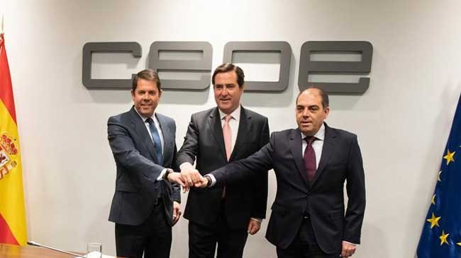 Los presidentes de Cepyme, Gerardo Cuerva; de la CEOE, Antonio Garamendi; y de ATA, Lorenzo Amor