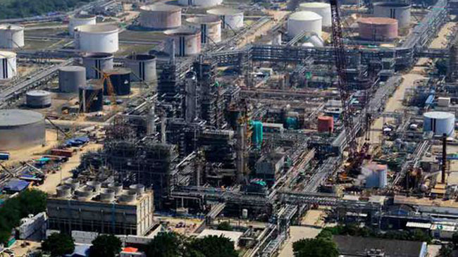 Vista a&eacute;rea de la refiner&iacute;a de Repsol en Cartagena