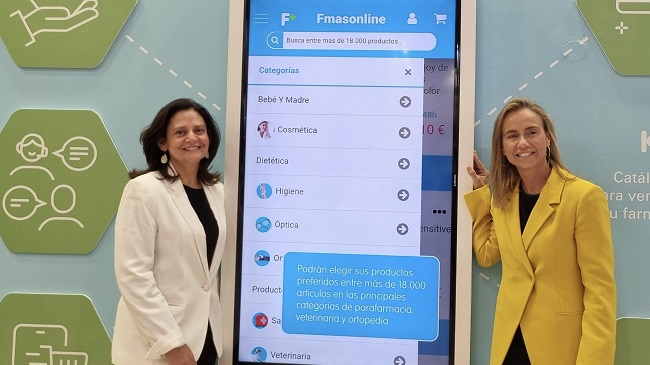 A la derecha, Isabel Santos, Directora Corporativa de Marketing y Marca Propia de Hefame junto a Carmen Fraile, Directora de servicios F+ A la derecha, Isabel Santos, Directora Corporativa de Marketing y Marca Propia de Hefame junto a Carmen Fraile, Directora de servicios F+