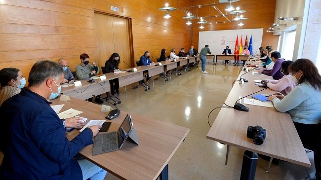 Reuni&oacute;n del Ayuntamiento de Murcia con las cinco entidades que gestionan la acogida de refugiados en el municipio