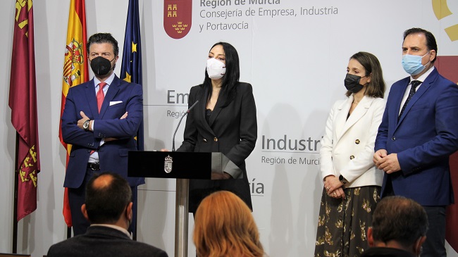 La consejera Valle Miguélez presenta la campaña ‘Te conectamos al empleo’, junto con los representantes de Fremm, Frecom y Froet La consejera Valle Miguélez presenta la campaña ‘Te conectamos al empleo’, junto con los representantes de Fremm, Frecom y Froet