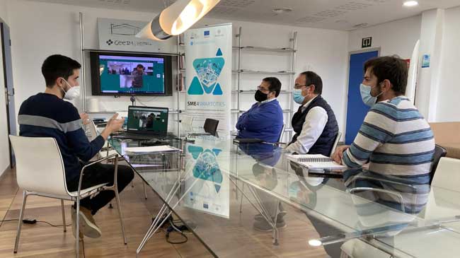 Miembros de uno de los grupos de trabajo en el Ceeim