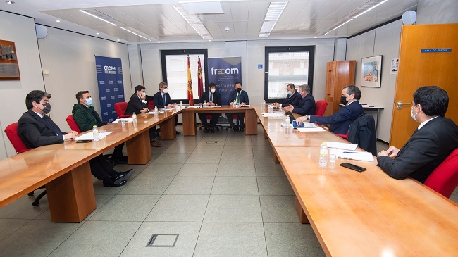 L&oacute;pez Miras durante la reuni&oacute;n con la patronal regional de la construcci&oacute;n