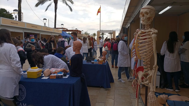 Expositores en la III Feria de la Salud y el Deporte en Cartagena