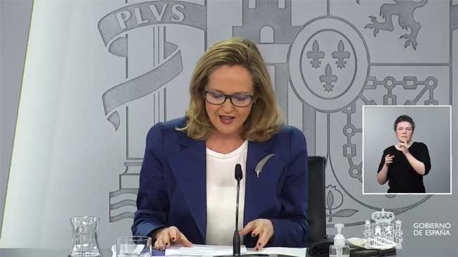 Imagen de la vicepresidenta Nadia Calvi&ntilde;o durante la rueda de prensa tras el Consejo de Ministros