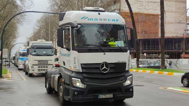 Los camioneros ya se han manifestado esta ma&ntilde;ana por las calles de Cartagena