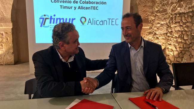 Juan Celdr&aacute;n, a la derecha, es presidente de Timur y uno de los asistentes al encuentro internacional